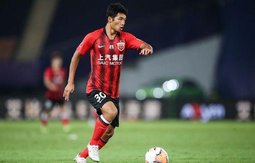 何小珂首秀中超远进球,18岁中国小将何小珂的足球水平如何?