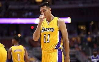 中国男篮国家队和NBA勇士队打一场,分差能在40分内吗 (休斯敦火箭能打过中国国家队吗)