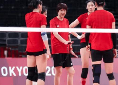 中国女排东京奥运会排球赛：跌宕起伏，笑点与泪点齐飞