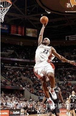 詹姆斯*奖杯图片〖NBA哪些球星的奖杯最多 〗