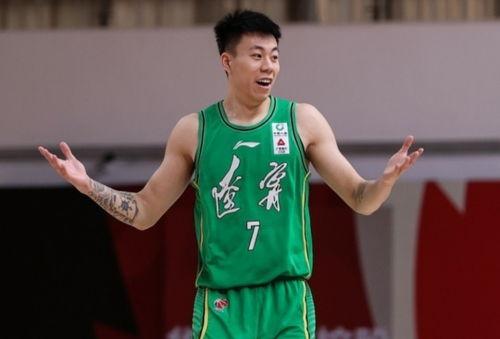 全明星赛CBA张镇麟暴扣，飞天姿态火爆全场！