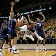 nba季后赛勇士队首发〖...2016NBA季后赛第一轮第一场勇士VS火箭的比赛 〗