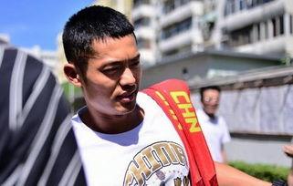 羽毛球男单世锦赛视频回放〖2011羽毛球世锦赛男单决赛 林丹VS李宗伟双雄对决的较量 〗