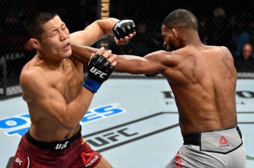 UFC小鹰对李景亮：打得真不赖，嘴皮子也够溜！