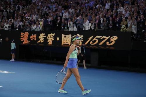 网球大满贯女选手：球场上的女王们“发球”人生*