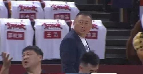 北京VS深圳,为何深圳总经理刘宏疆会怒斥裁判没一个好东西 (cba裁判打电话到北京)