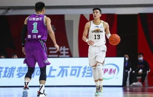 郭艾伦后卫打篮球视频解析：爆笑+炫技，全网炸锅的篮球大神秀！