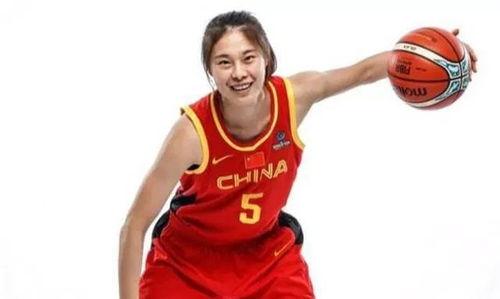 四川美乐达女篮主教练揭秘：球场上的“霸王花”掌舵人是谁？