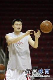 姚明出现在火箭队主场〖姚明在nba哪个球队 〗