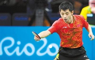 马龙和张继科表演赛用脚？这操作也太skr了吧！