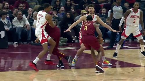 火箭vs勇士强势扳平〖NBA常规赛至今有哪些值得观看的比赛 〗