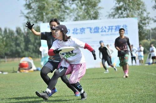 足球队拿飞盘训练视频,“天上”的运动文化大不同——极限飞盘,注意接盘咯!