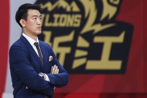cba教练超帅的瞬间,从“菜鸟”到CBA最佳教练,王博用15个月改变广厦男篮