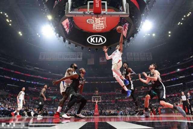 今日快船队篮网大比拼：谁才是真正的NBA明星？