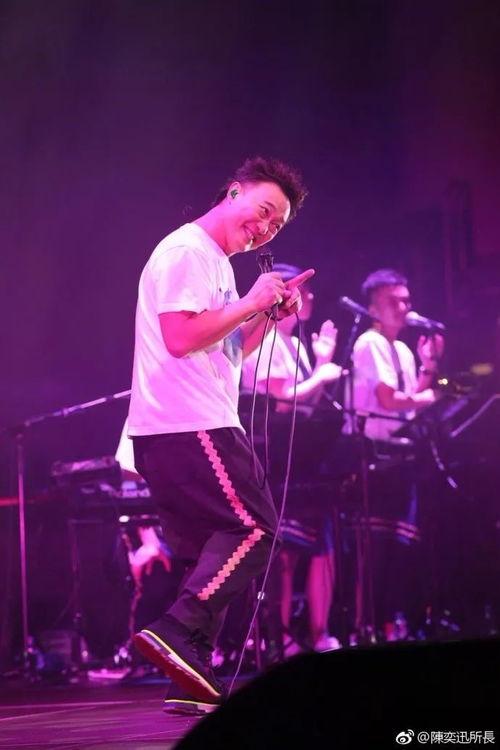 世界杯半决赛仙儿是谁打的,陈奕迅、苏打绿演唱的《相信》为何能进?