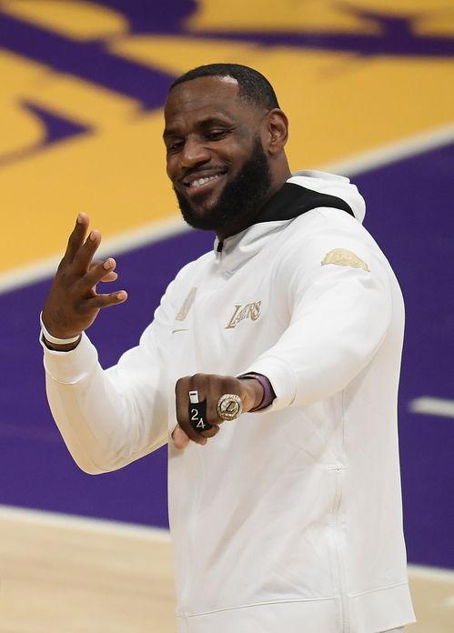 湖人总*颁奖仪式衣服〖2020nba总*是哪个队 〗