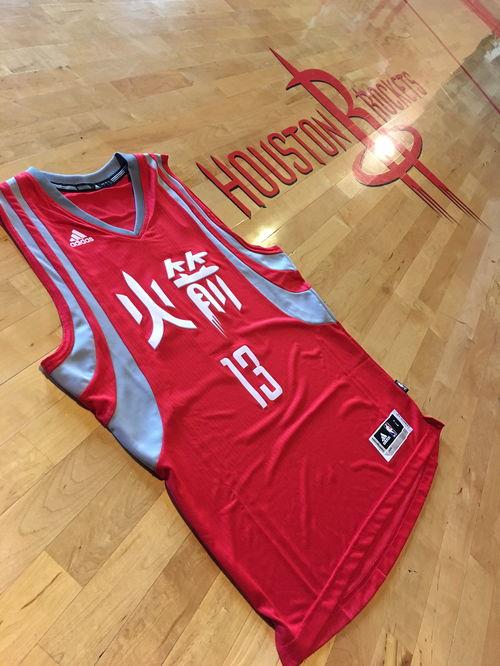 火箭队穿红色球衣〖哪支NBA球队球衣好看 要说出主场的还是客场的哦 〗