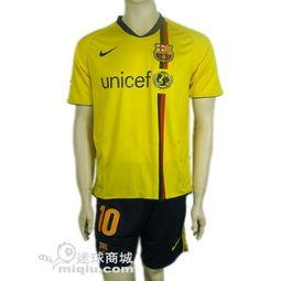 一套足球队服摆放英格兰国家足球队队服 耐克设计 