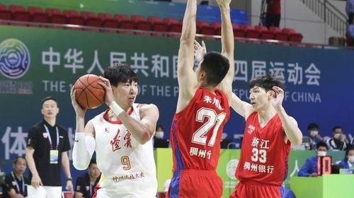 同样都代言,为什么周琦可以上场打,郭艾伦却不行 (cba总决赛郭艾伦上脚球鞋)